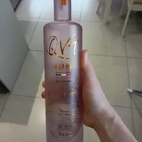 QVT dry gin