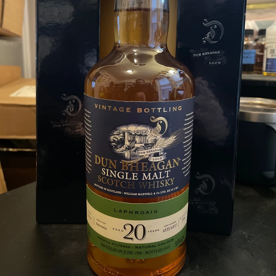 Laphroaig Dun Bheagan 1998 20 years old (Ian Macleod)