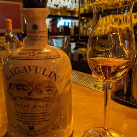 Lagavulin 15 (1980s crock)