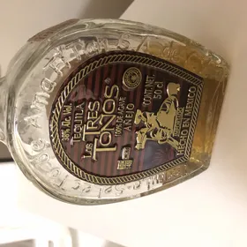 Los Tres Tonos Anejo
