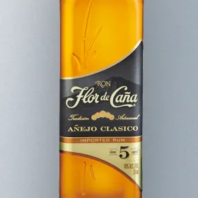 Flor de Caña Añejo Clásico 5 Rum