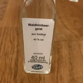 Vom Fass Waldhimbeergeist aus Südtirol