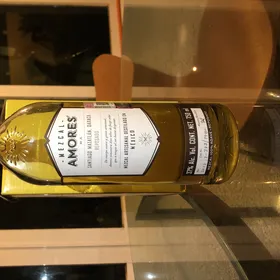 Mezcal Amores Reposado (Santiago Matatlán, Oaxaca)