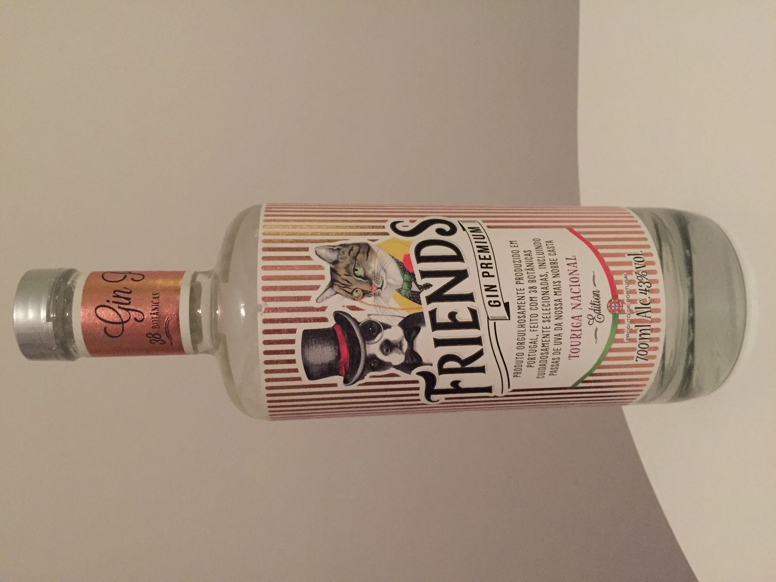Friends Gin Premium Touriga Nacional Edition