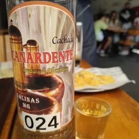 CACHAÇA CANARDENTE OURO AMBURANA JEQUITIBÁ ROSA