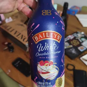 Baileys - White Chocolate Flavoure with Raspberry