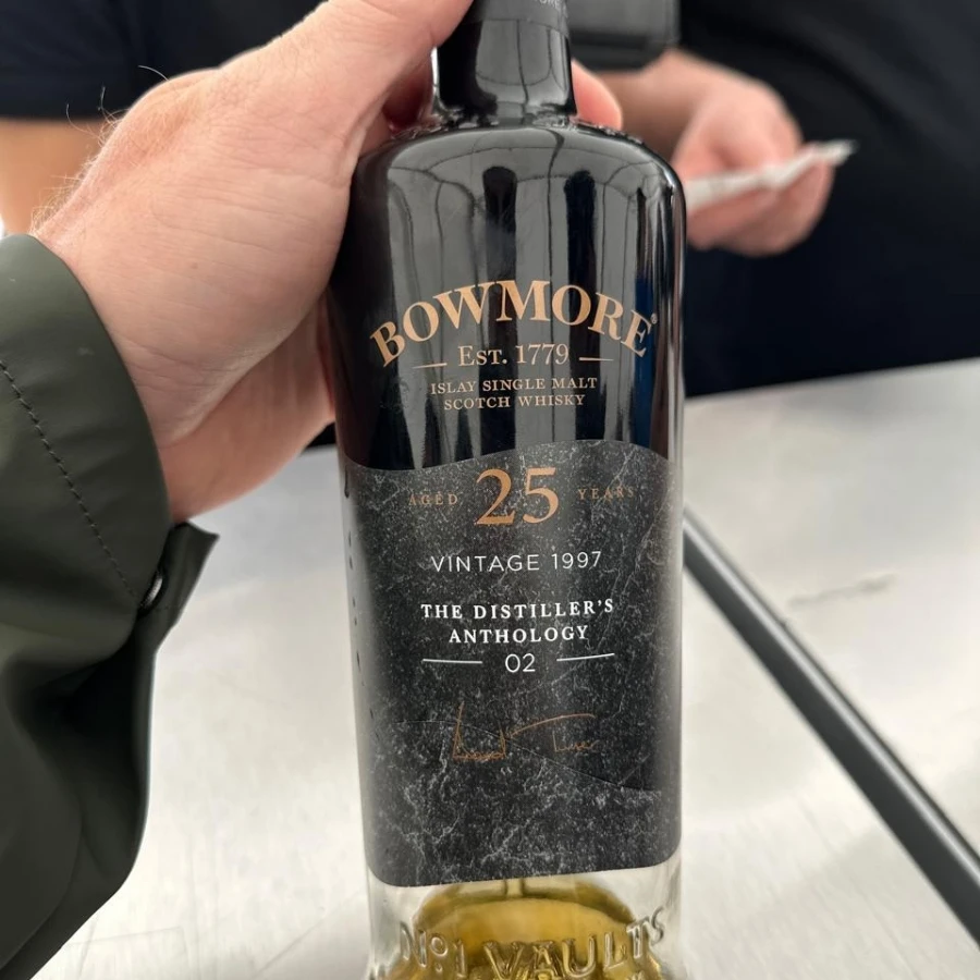 Bowmore 25yo Distiller's Anthology 02