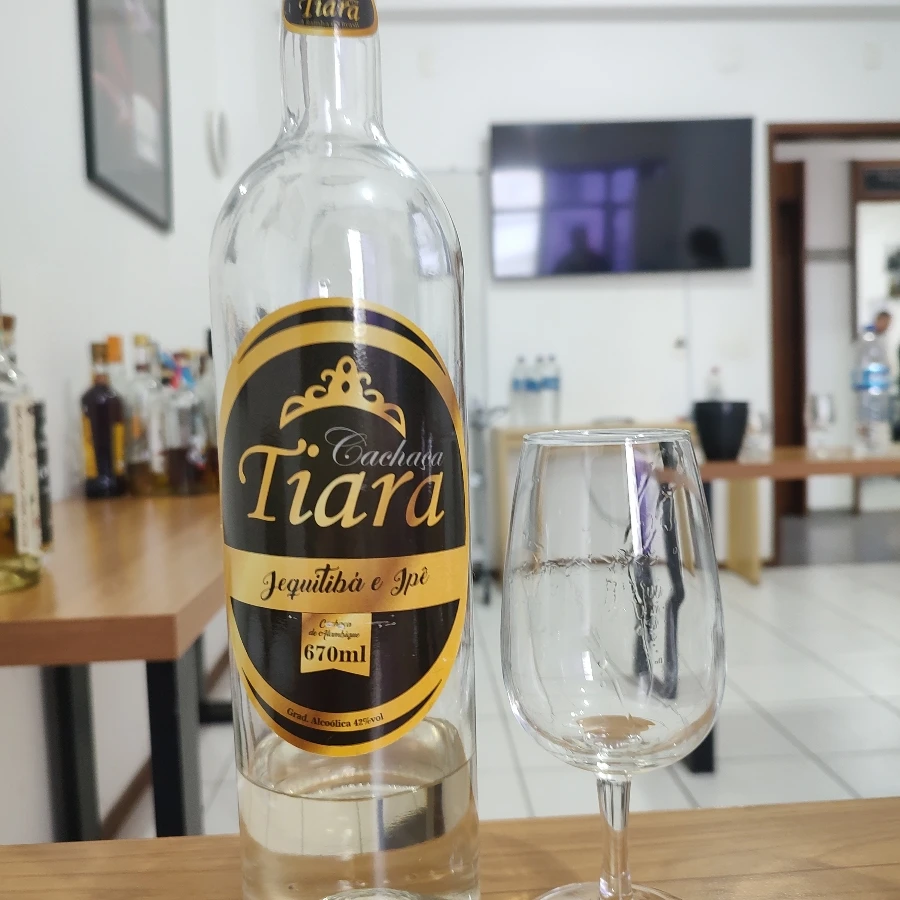 CACHAÇA TIARA JEQUITIBÁ & IPÊ