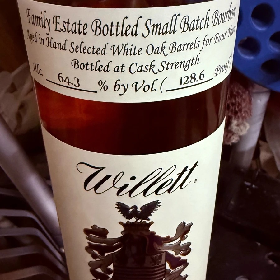 Willett Family Estate Bottled Small Batch Bourbon 4 year - Cask Strength (128.6 Proof)