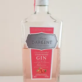 Rose d'Argent Strawberry Gin