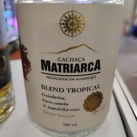 CACHAÇA MATRIARCA BLEND TROPICAL GOIABEIRA LOURO CANELA & JEQUITIBÁ ROSA