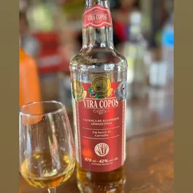 CACHAÇA VIRA COPOS ARMAZENADA CARVALHO