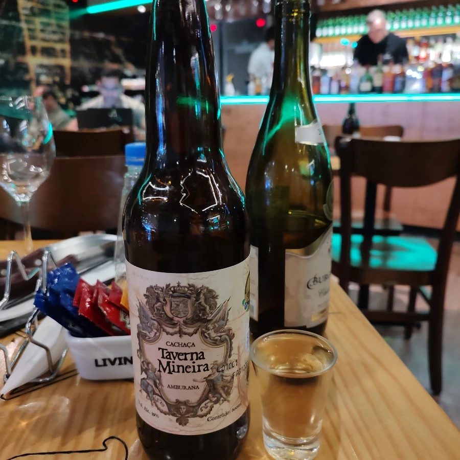 CACHAÇA TAVERNA MINEIRA AMBURANA