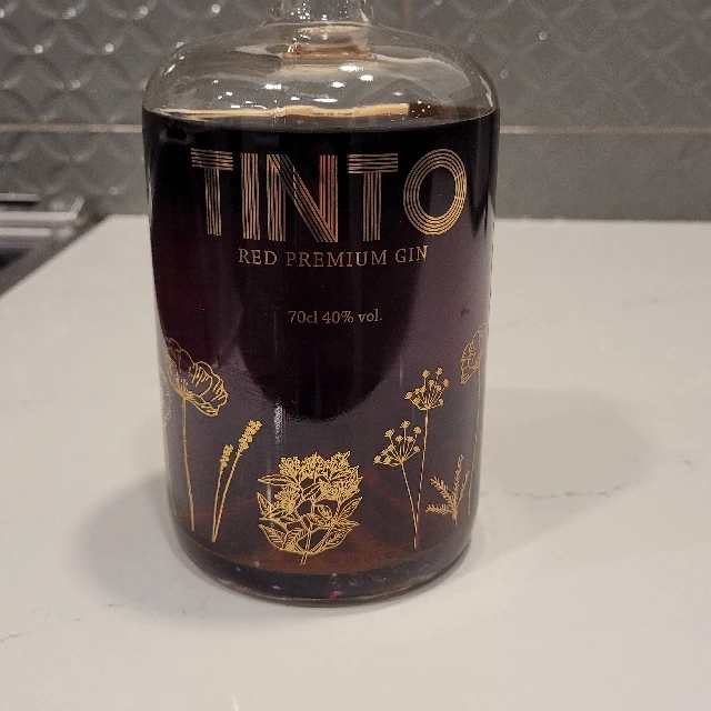 Tinto Red Premium Gin