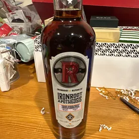 Ironroot Republic Apotheosis Straight Bourbon Whiskey Finished im Orange Wine & Pineau Des Charentes Casks