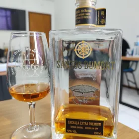CACHAÇA SANTOS DUMONT EDIÇÃO LEGIÃO DE HONRA EXTRA PREMIUM SINGLE BARREL AMERICAN OAK
