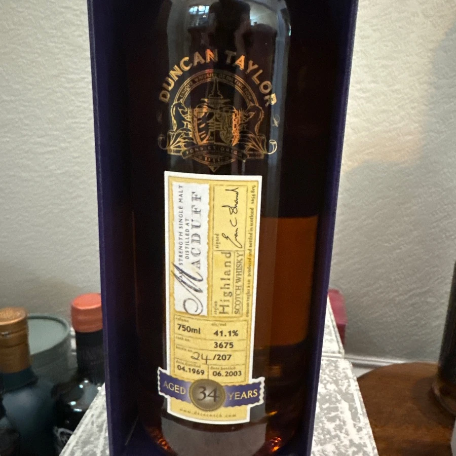Duncan Taylor cask strength, rare Auld scotch whiskey