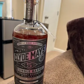 Clyde May's Single Barrel 5 Years Bourbon ( Grape vine wine)