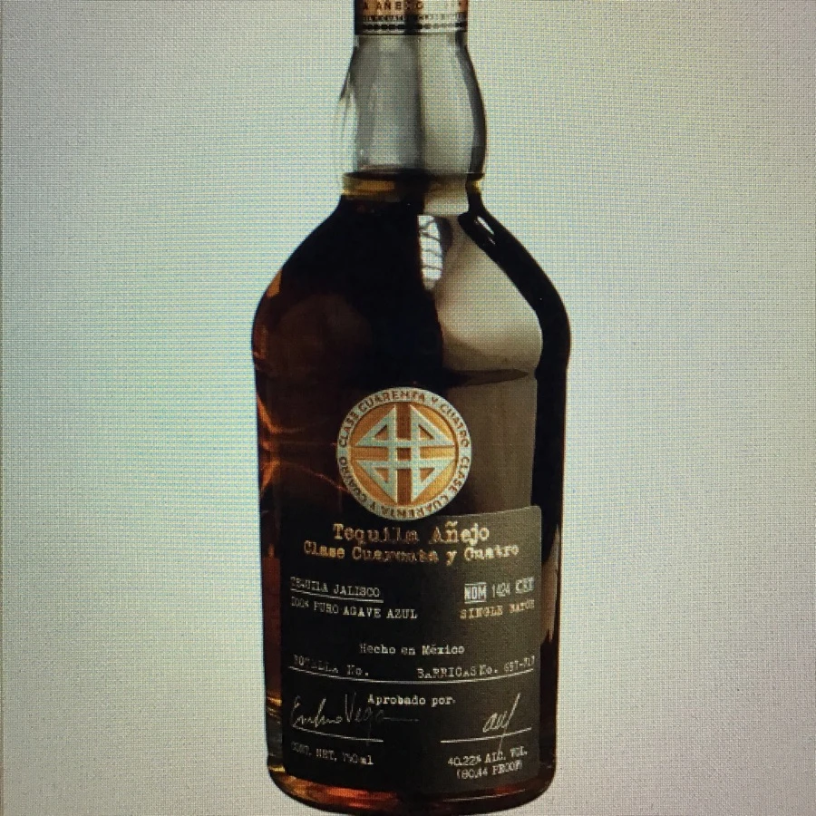 Clase Cuarenta y Cuatro Añejo