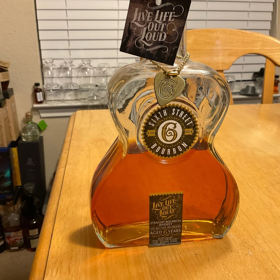 Sixth Street Bourbon Straight Bourbon Whiskey Aged 6 Years (45%)