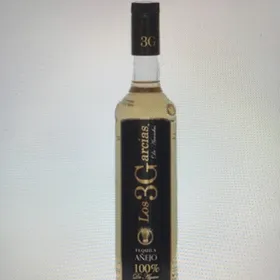 Los 3 Garcias de Arandas Añejo