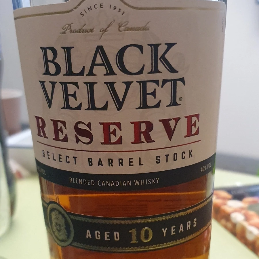 Black velvet reserve 10 yo