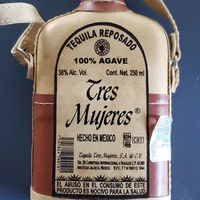 Tres Mujeres