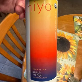 hiyo Sparkling Peach Mango functional seltzer