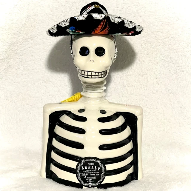 Skelly añejo Azulejos by Tita