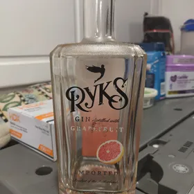 RYKS gin distilled with grapefruit