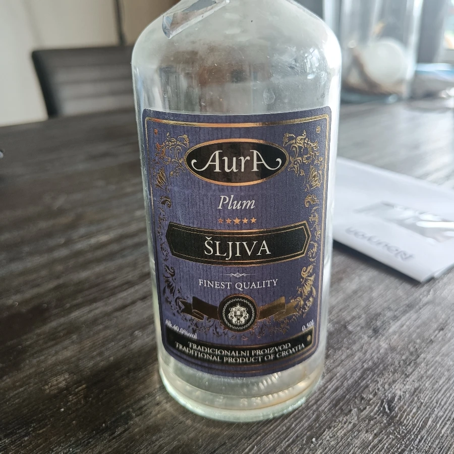 Aura Sljiva plum